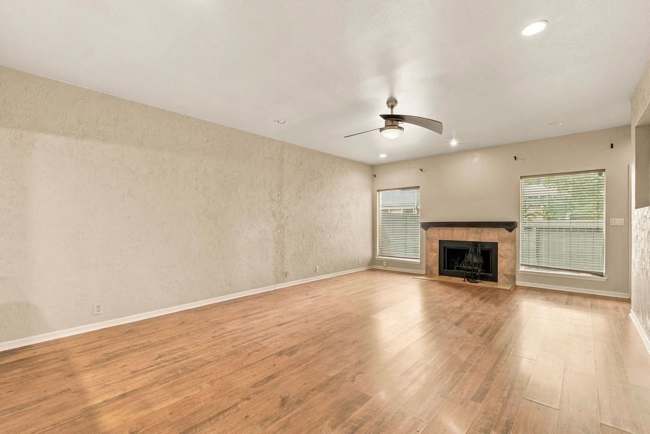 1646 Prairie Mark Ln - Photo 4 of 24
