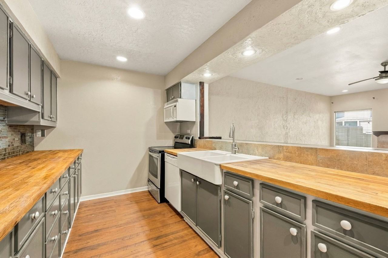1646 Prairie Mark Ln - Photo 6 of 24