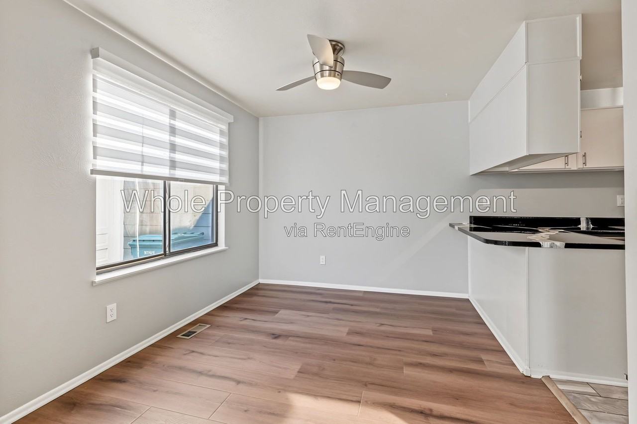 11923 Monroe St - Photo 5 of 23