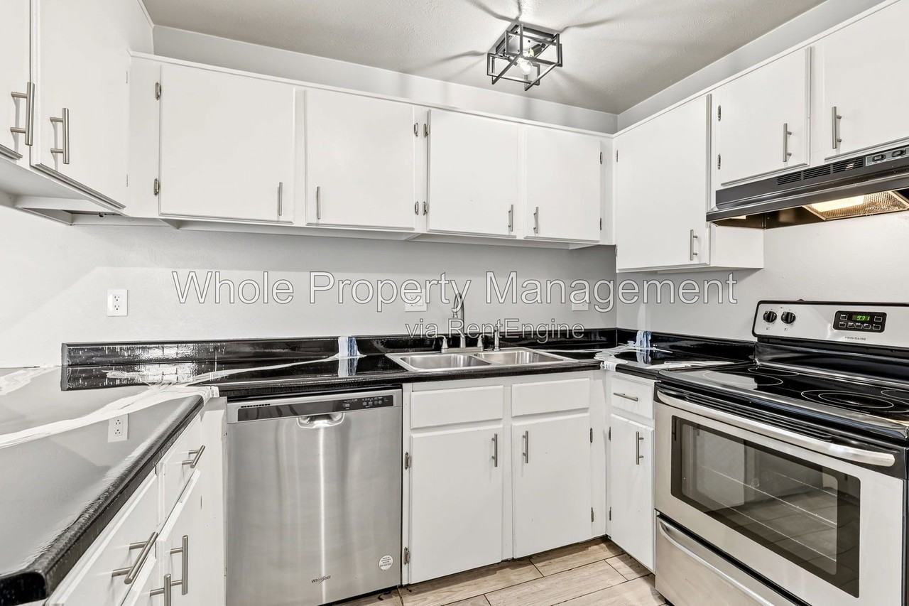 11923 Monroe St - Photo 7 of 23