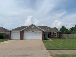 featured image of 3302 Sw Elm Manor Ave