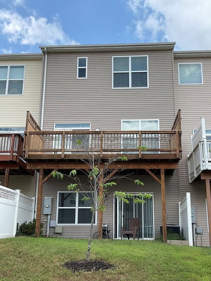 111 Kingsley Dr - Photo 2 of 14