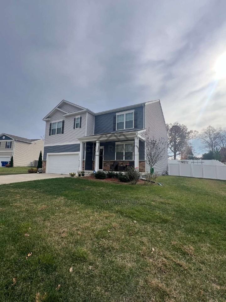 7404 Jake Ct - Photo 3 of 50