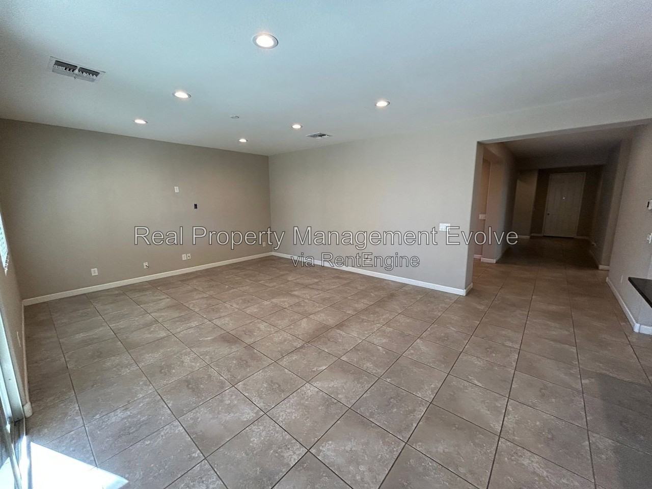 10251 W Lawrence Ln - Photo 5 of 27