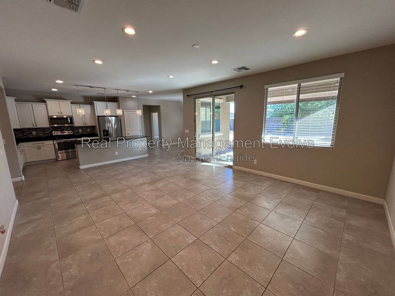 10251 W Lawrence Ln - Photo 6 of 27
