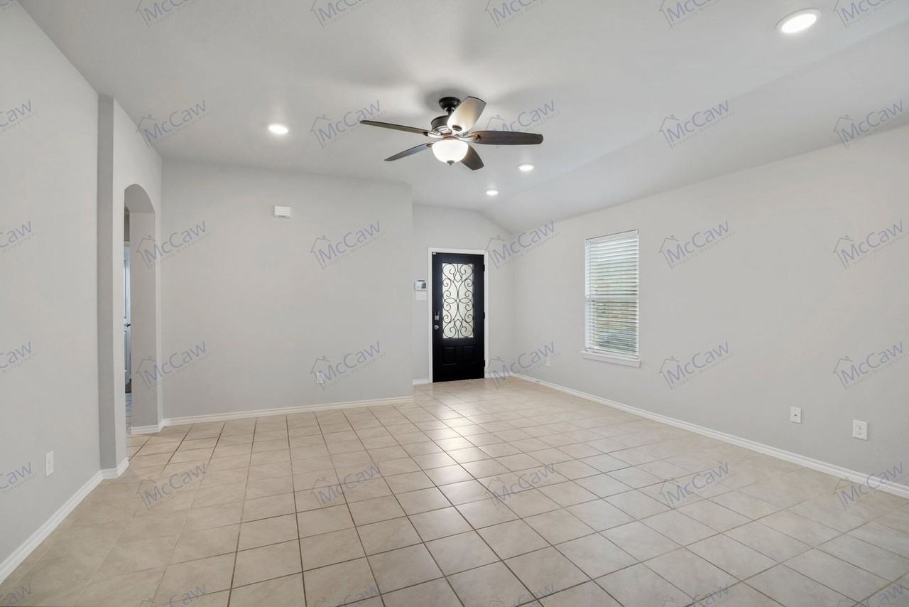 903 Meadow Wood Ln - Photo 3 of 17