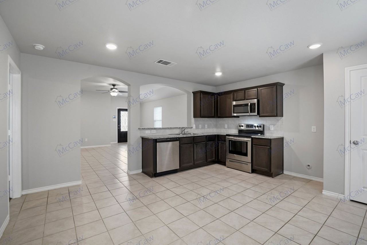 903 Meadow Wood Ln - Photo 4 of 17