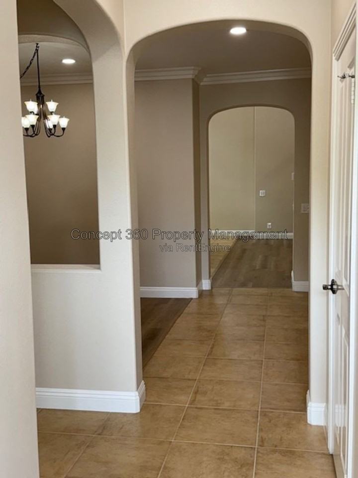 1514 Voyager Dr - Photo 4 of 50