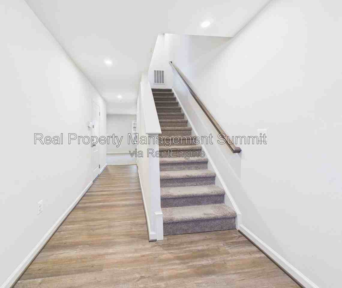 296 Willowshire Ct - Photo 2 of 32