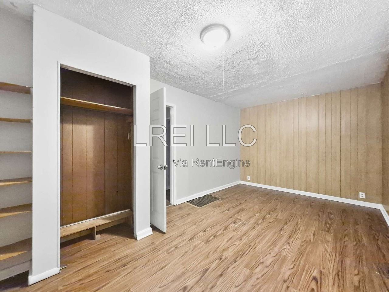 2710 Duncan St - Photo 4 of 14