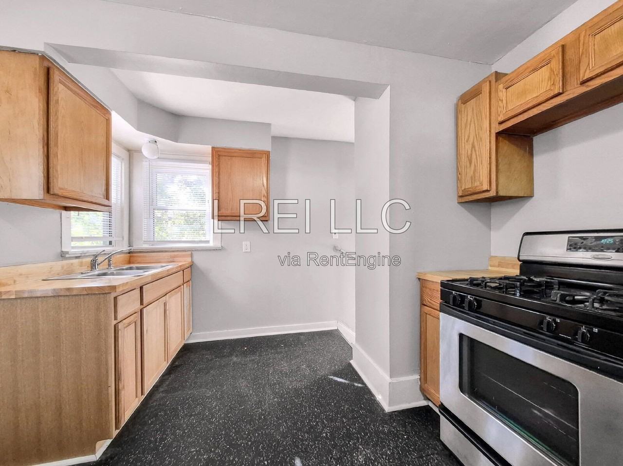300 N 38th St - Photo 3 of 19