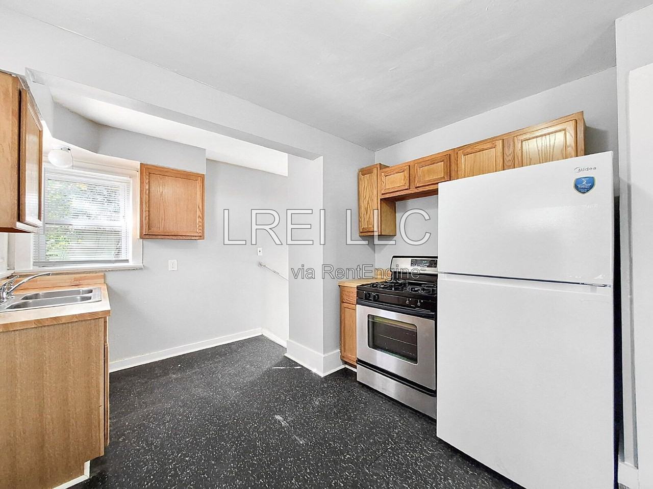 300 N 38th St - Photo 4 of 19