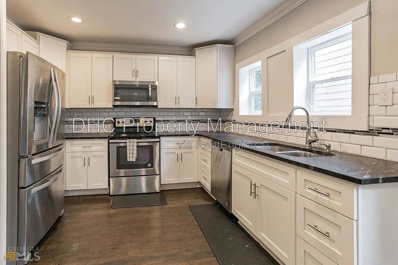 1739 Beecher St Sw - Photo 7 of 26