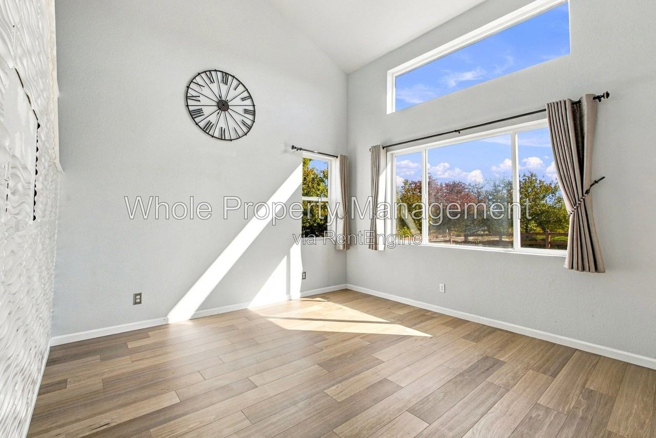 16814 E Hollow Horn Ave - Photo 5 of 24