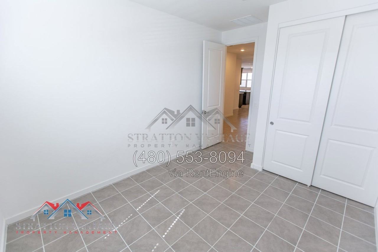 17328 W Mission Ln - Photo 7 of 38
