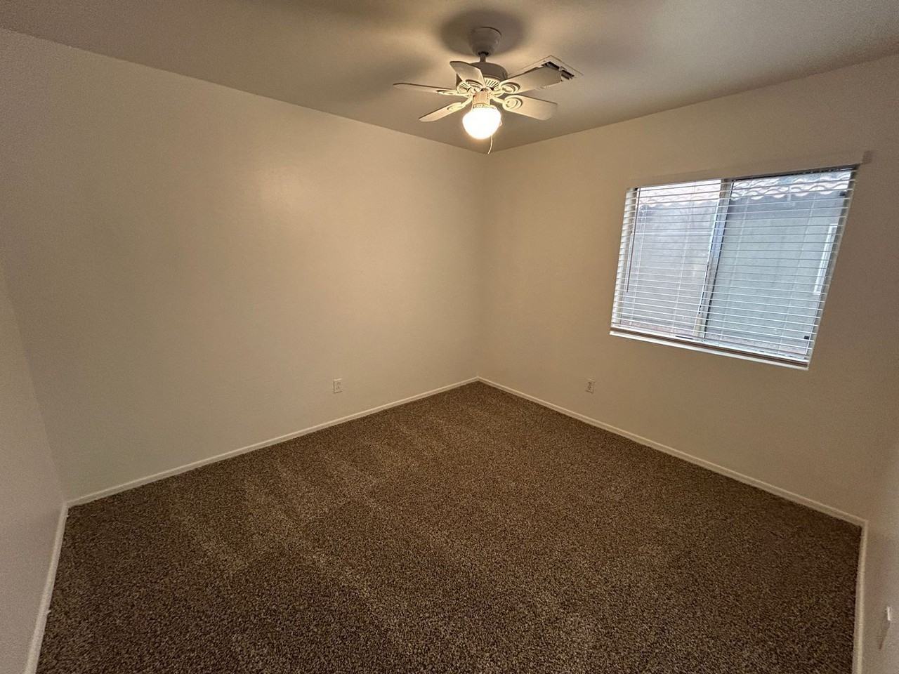 11932 W Charter Oak Rd - Photo 4 of 9