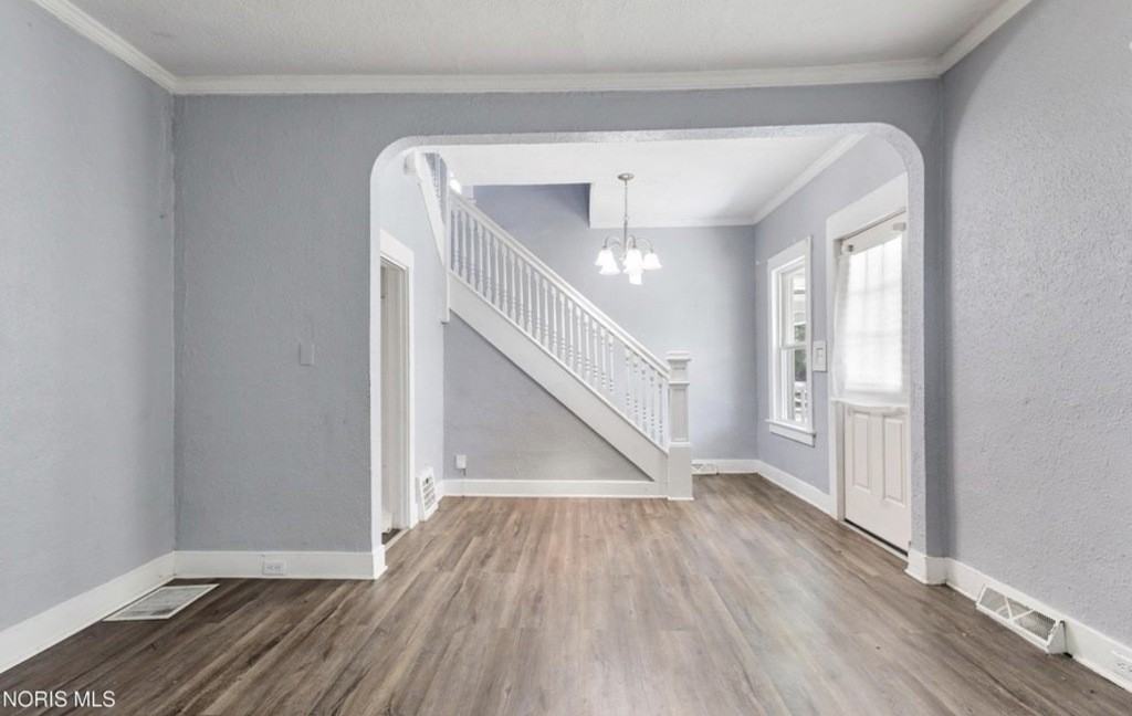 632 Nicholas St - Photo 3 of 16