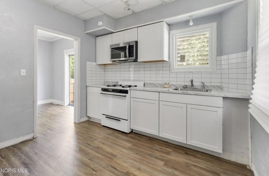 632 Nicholas St - Photo 6 of 16