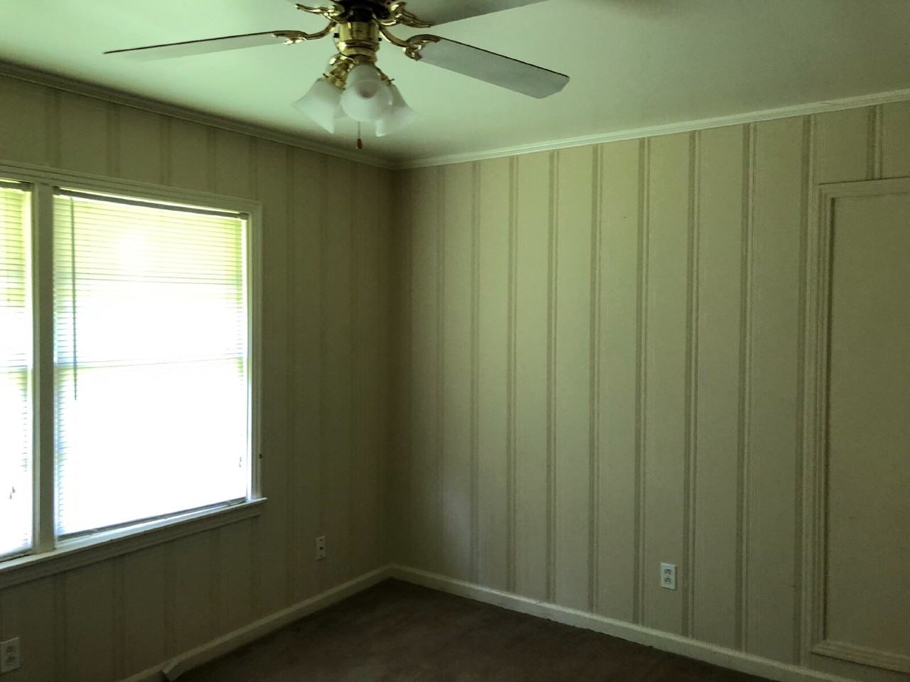 735 Valley Dr - Photo 2 of 13