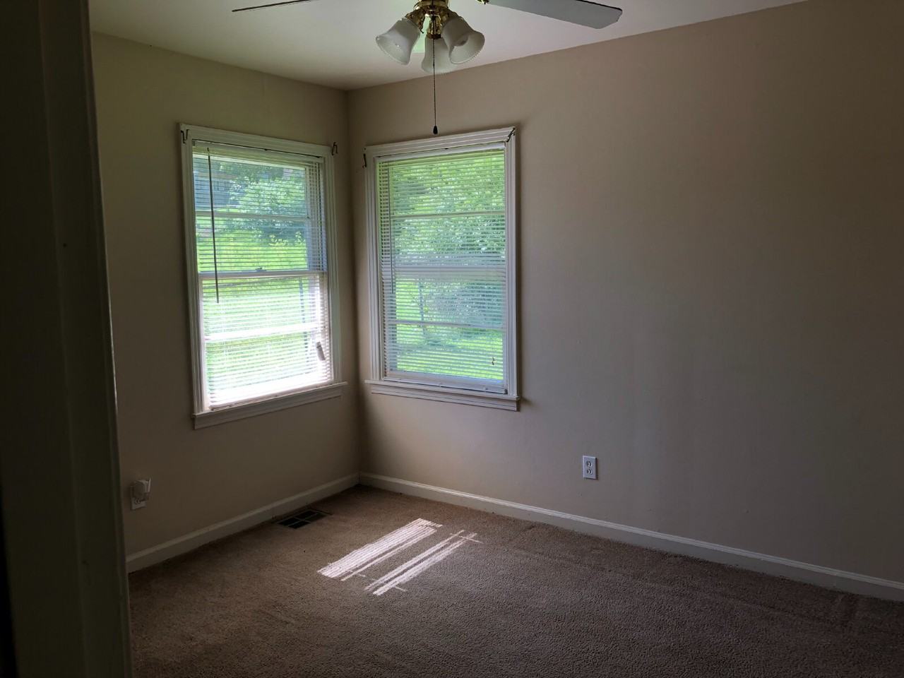 735 Valley Dr - Photo 3 of 13