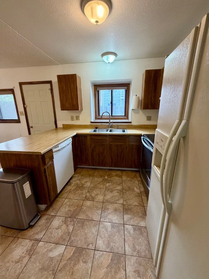 5309 Eastview St - Photo 4 of 16