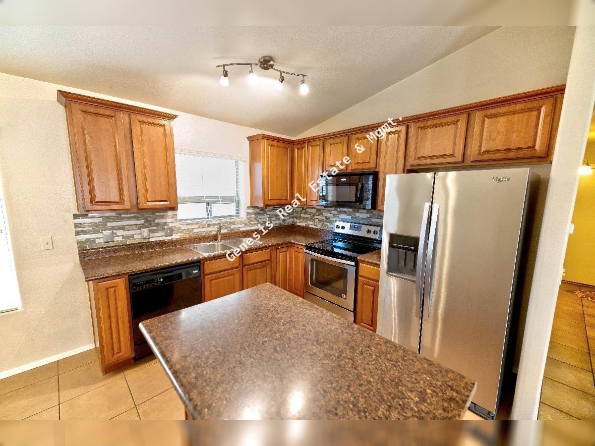 8433 S Gupta Dr - Photo 3 of 43