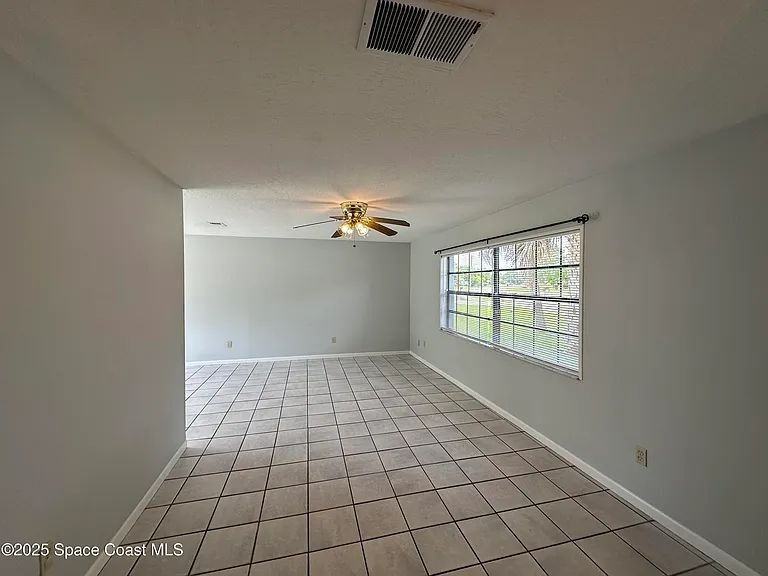682 Americana Blvd Ne - Photo 2 of 18