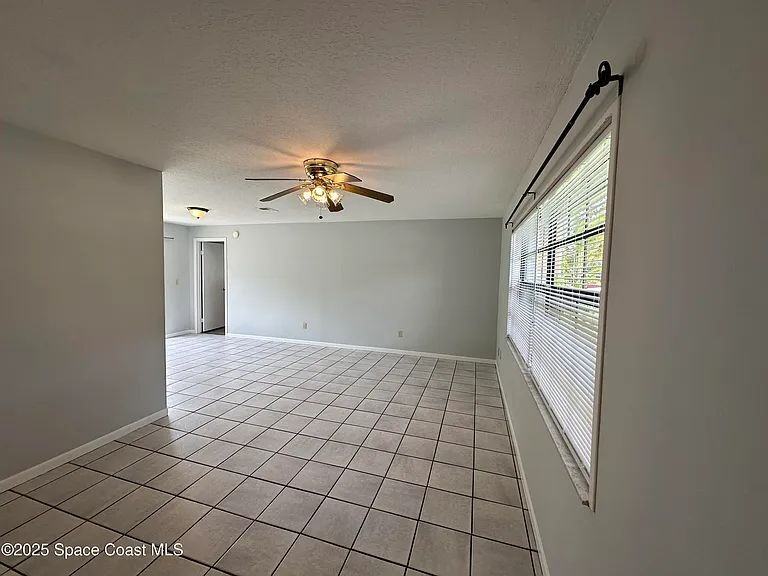 682 Americana Blvd Ne - Photo 3 of 18
