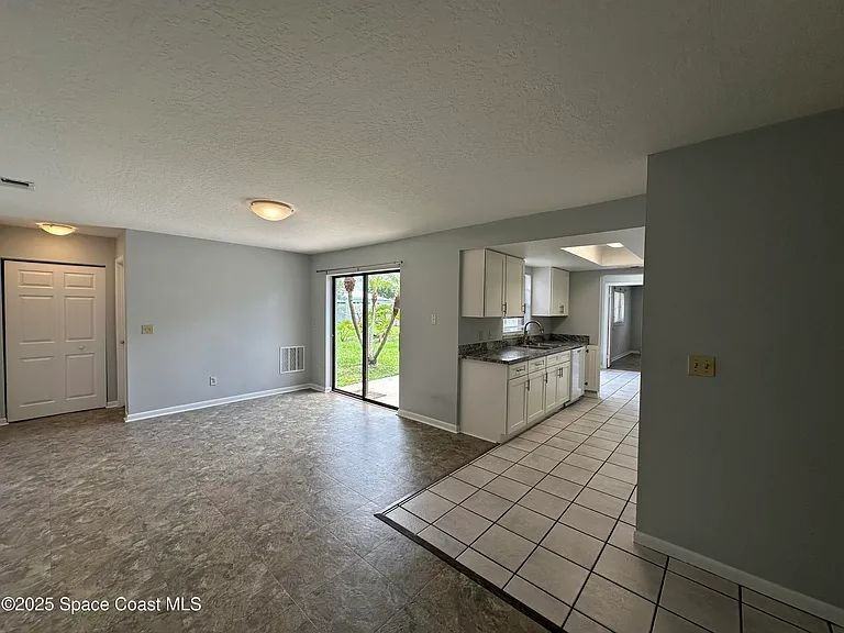 682 Americana Blvd Ne - Photo 5 of 18