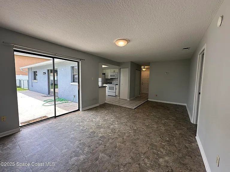 682 Americana Blvd Ne - Photo 6 of 18