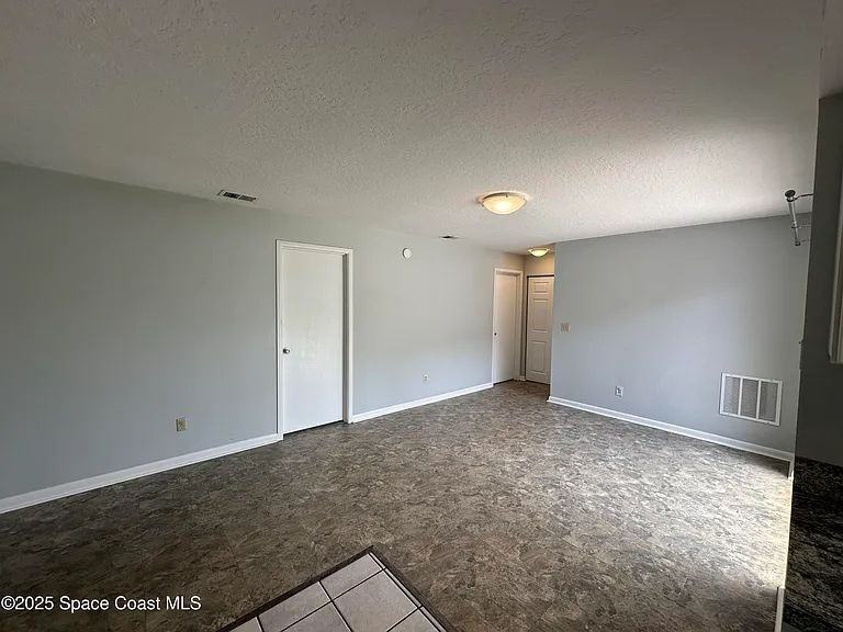 682 Americana Blvd Ne - Photo 7 of 18