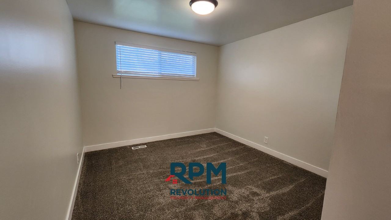 261 S 300 W - Photo 7 of 14
