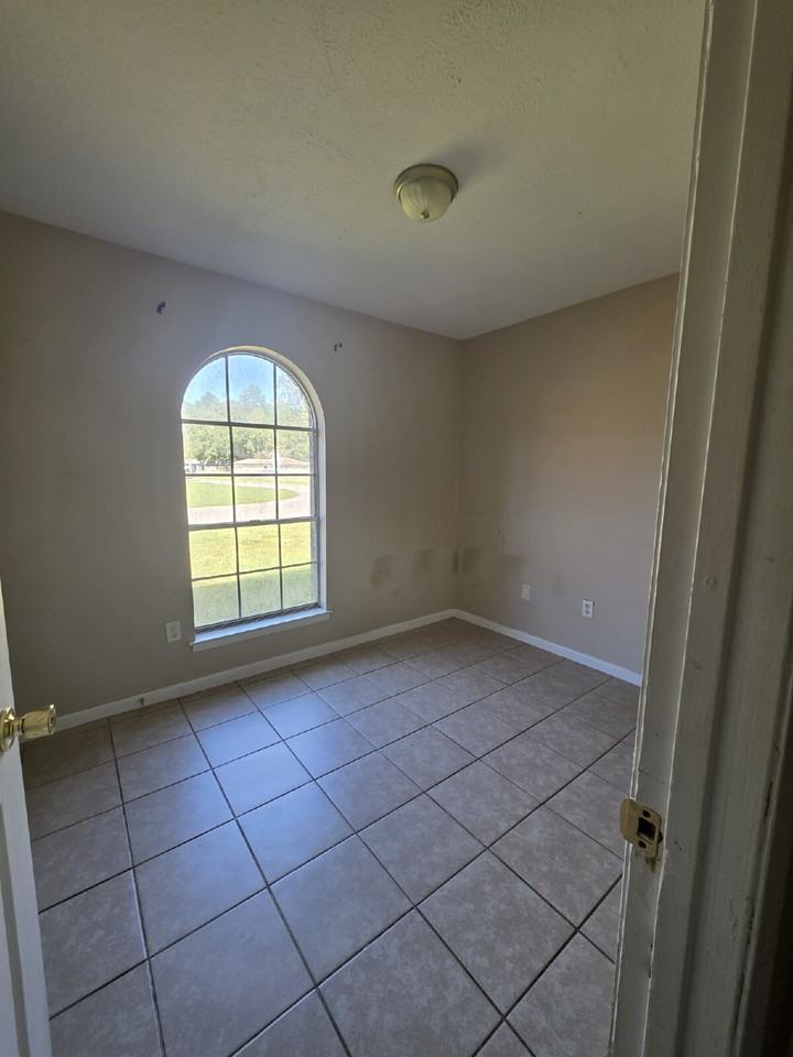1521 Kingfisher Dr - Photo 6 of 10