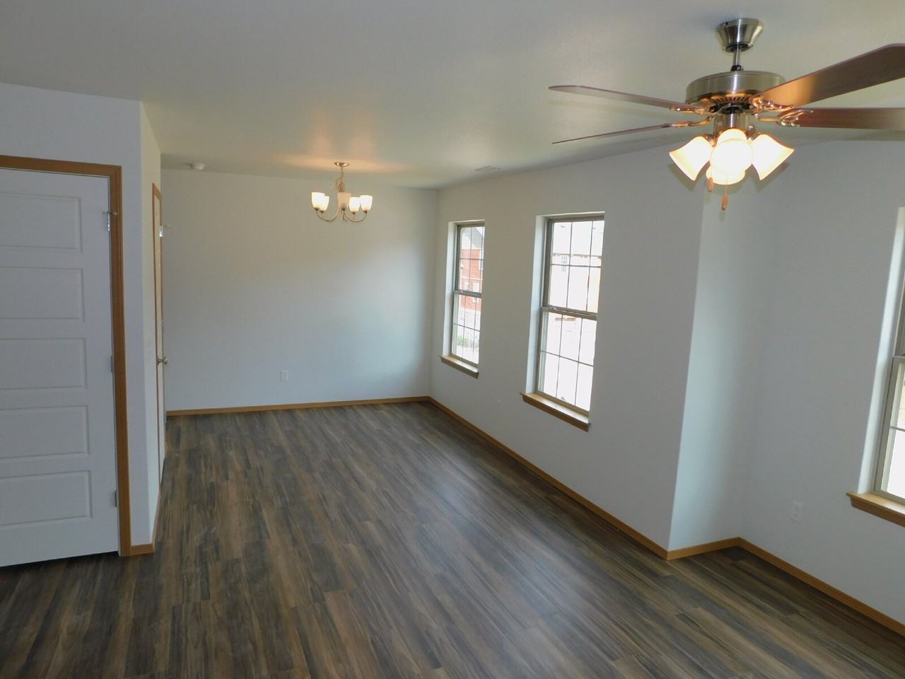 253 S Rolling Woods Way - Photo 2 of 14