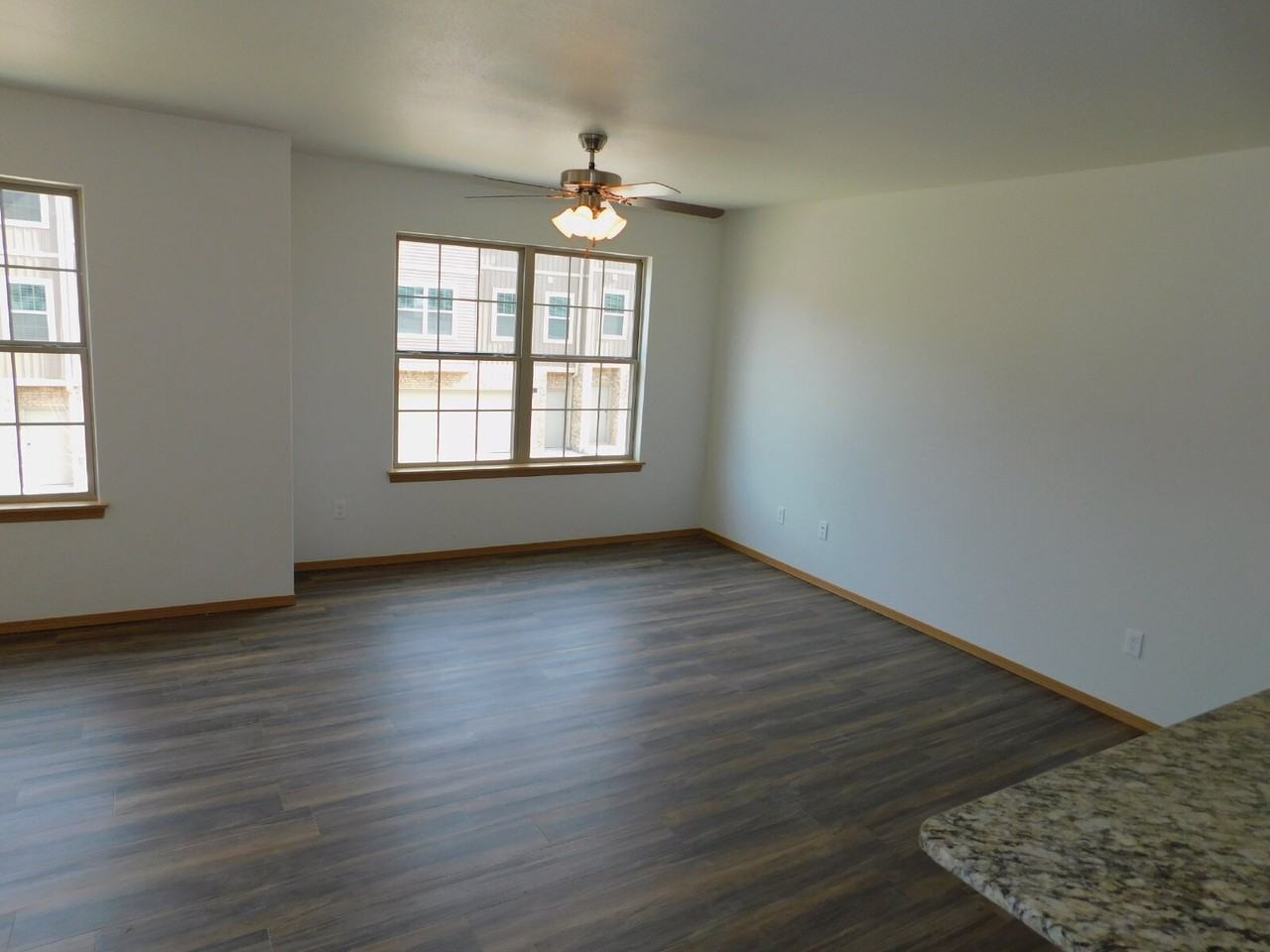 253 S Rolling Woods Way - Photo 5 of 14