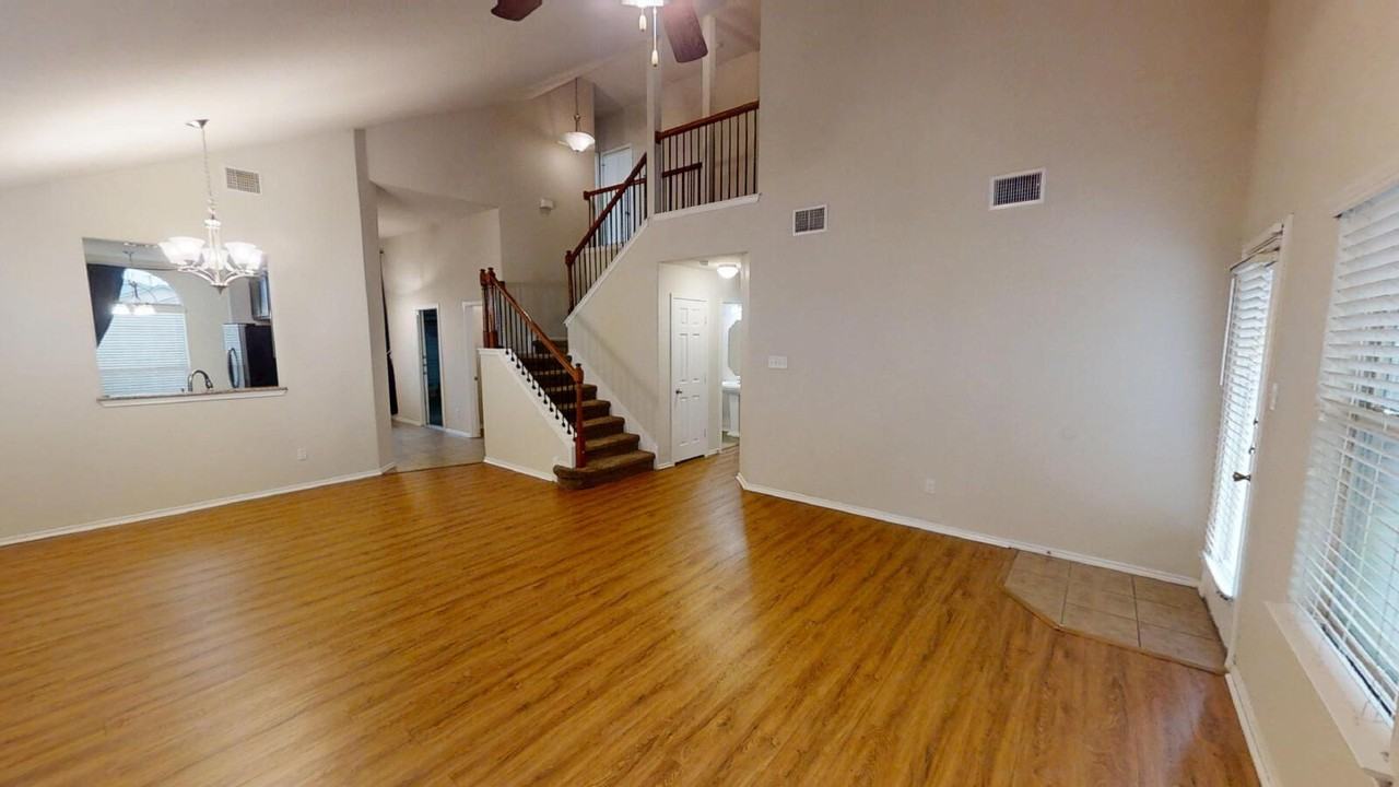 6604 Katy Creek Ln - Photo 4 of 31