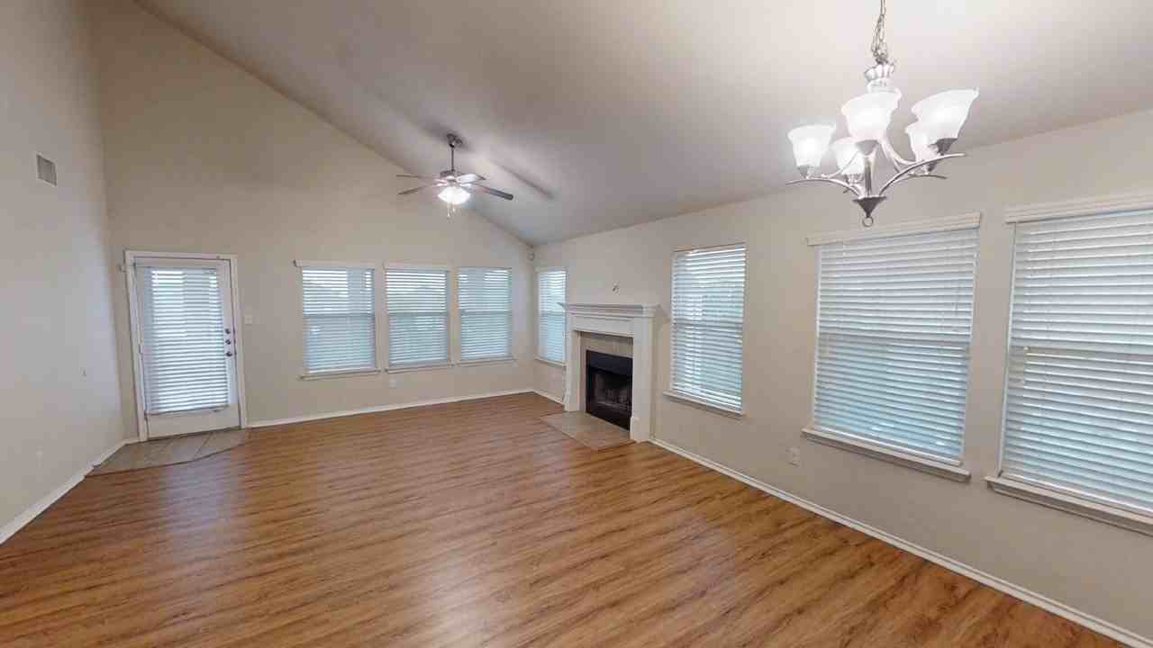 6604 Katy Creek Ln - Photo 5 of 31
