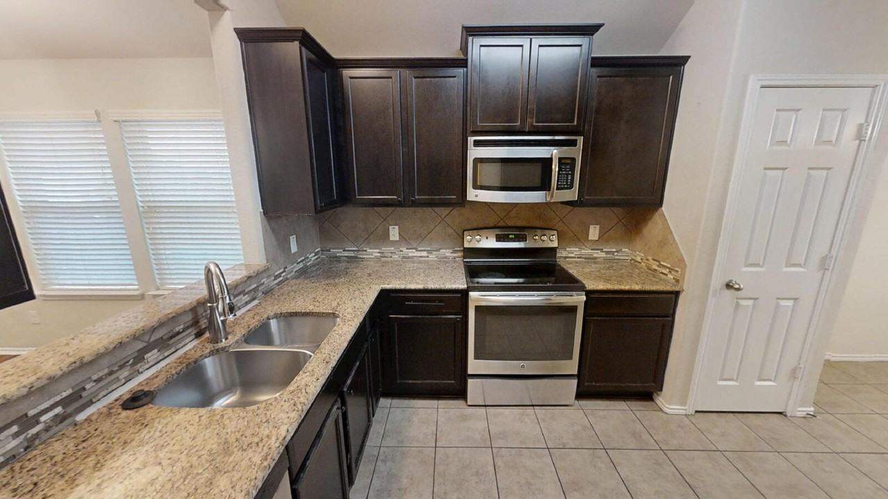 6604 Katy Creek Ln - Photo 7 of 31