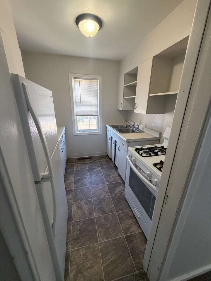 321 W Highland Dr #302 - Photo 3 of 9