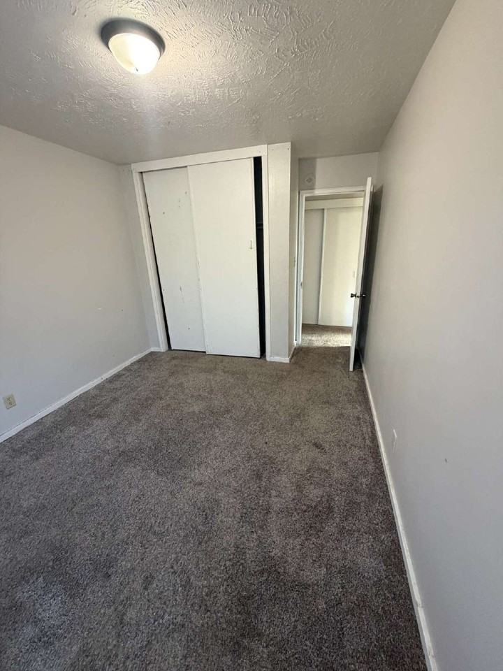 321 W Highland Dr #302 - Photo 6 of 9