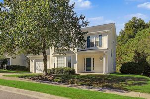 featured image of 433 Holly Thorn Trce