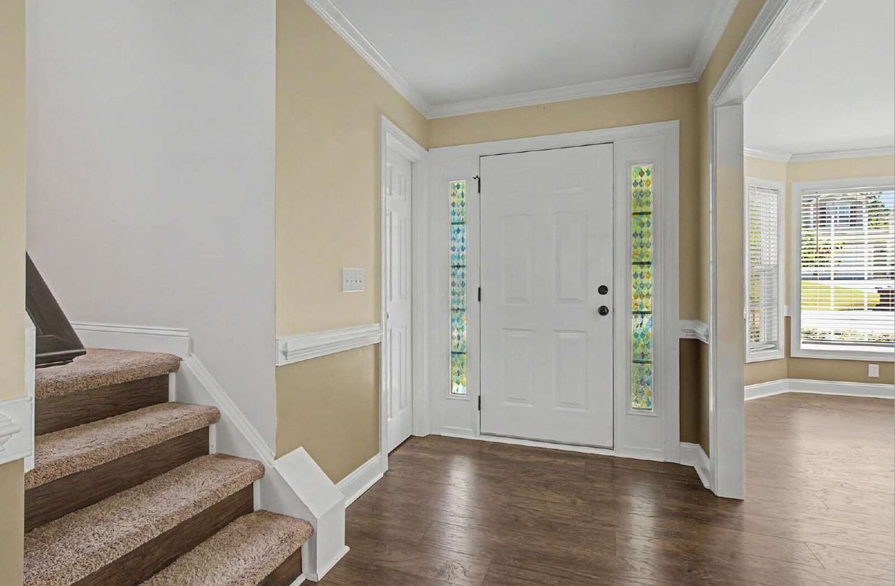 433 Holly Thorn Trce - Photo 6 of 34
