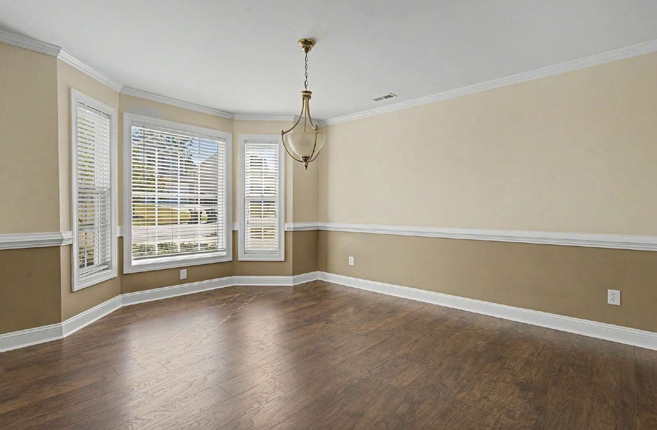 433 Holly Thorn Trce - Photo 7 of 34