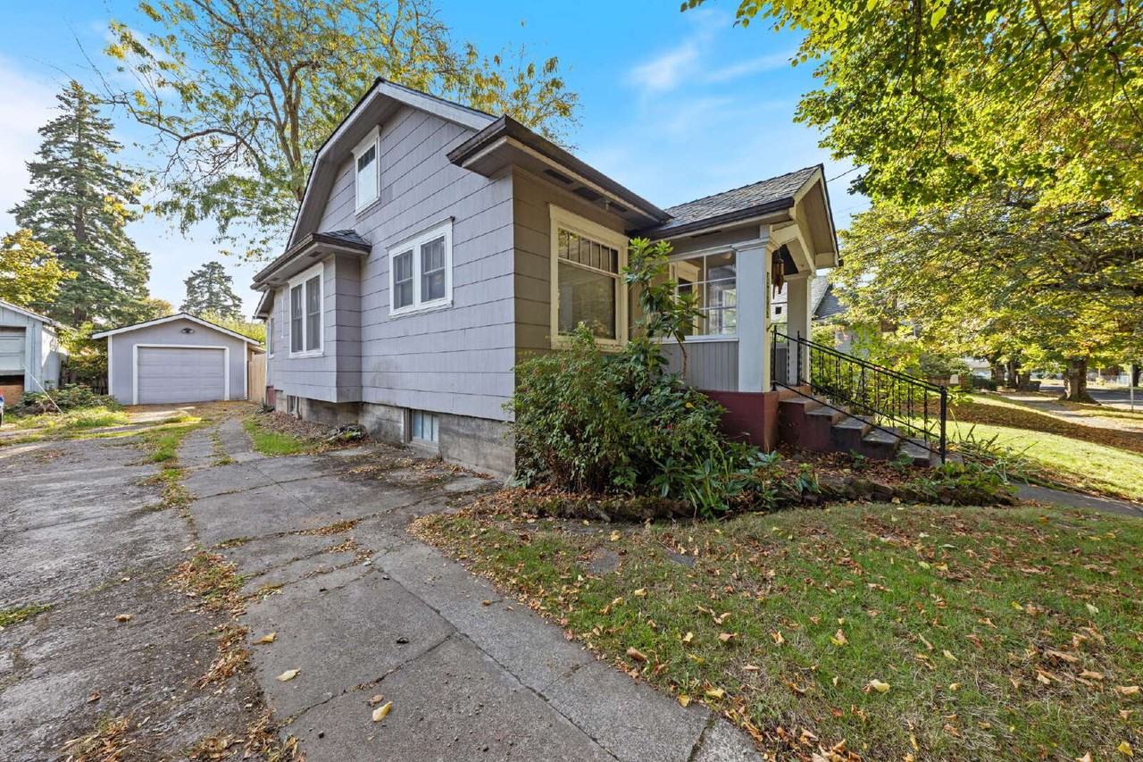 498 23rd St Se - Photo 5 of 43