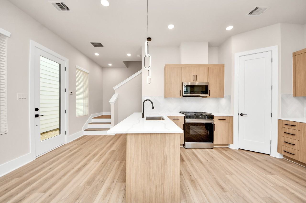 5315 Jesselton Nck - Photo 3 of 27