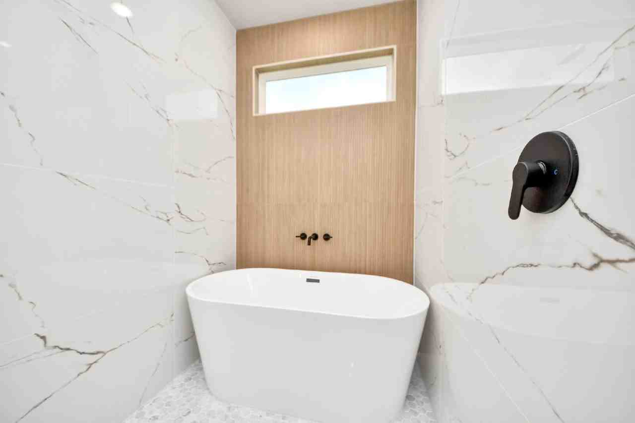 5315 Jesselton Nck - Photo 5 of 27