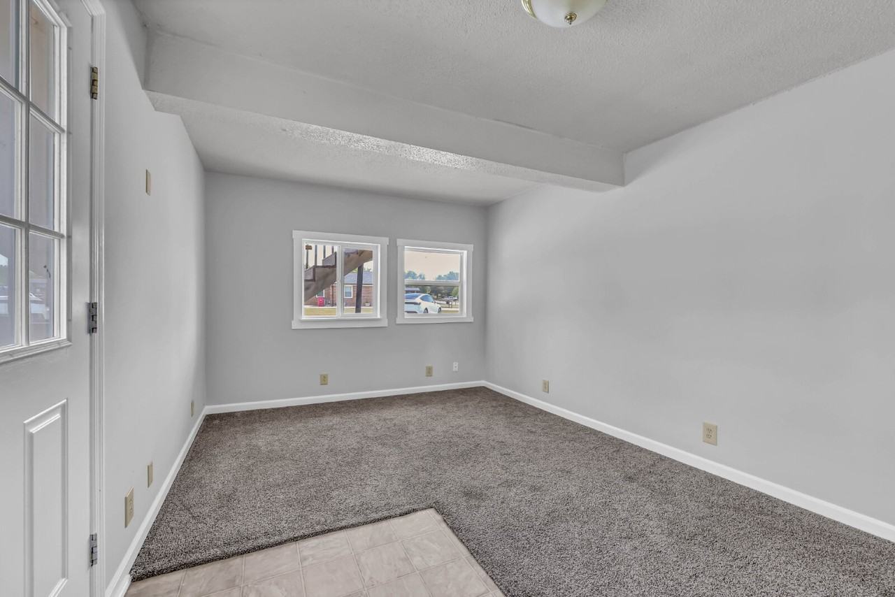 127 Tandy Dr - Photo 2 of 12