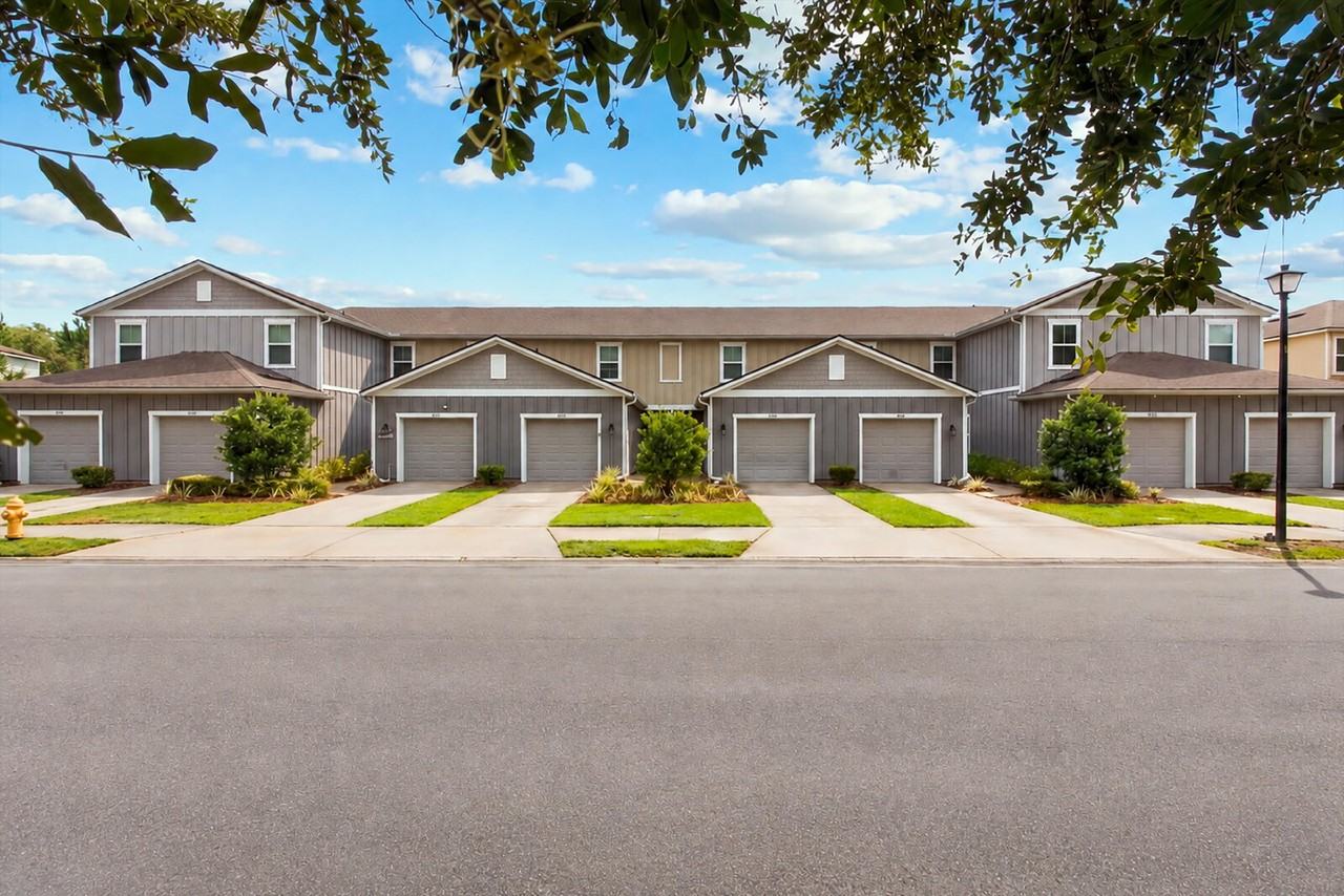 9555 Star Dr - Photo 2 of 48