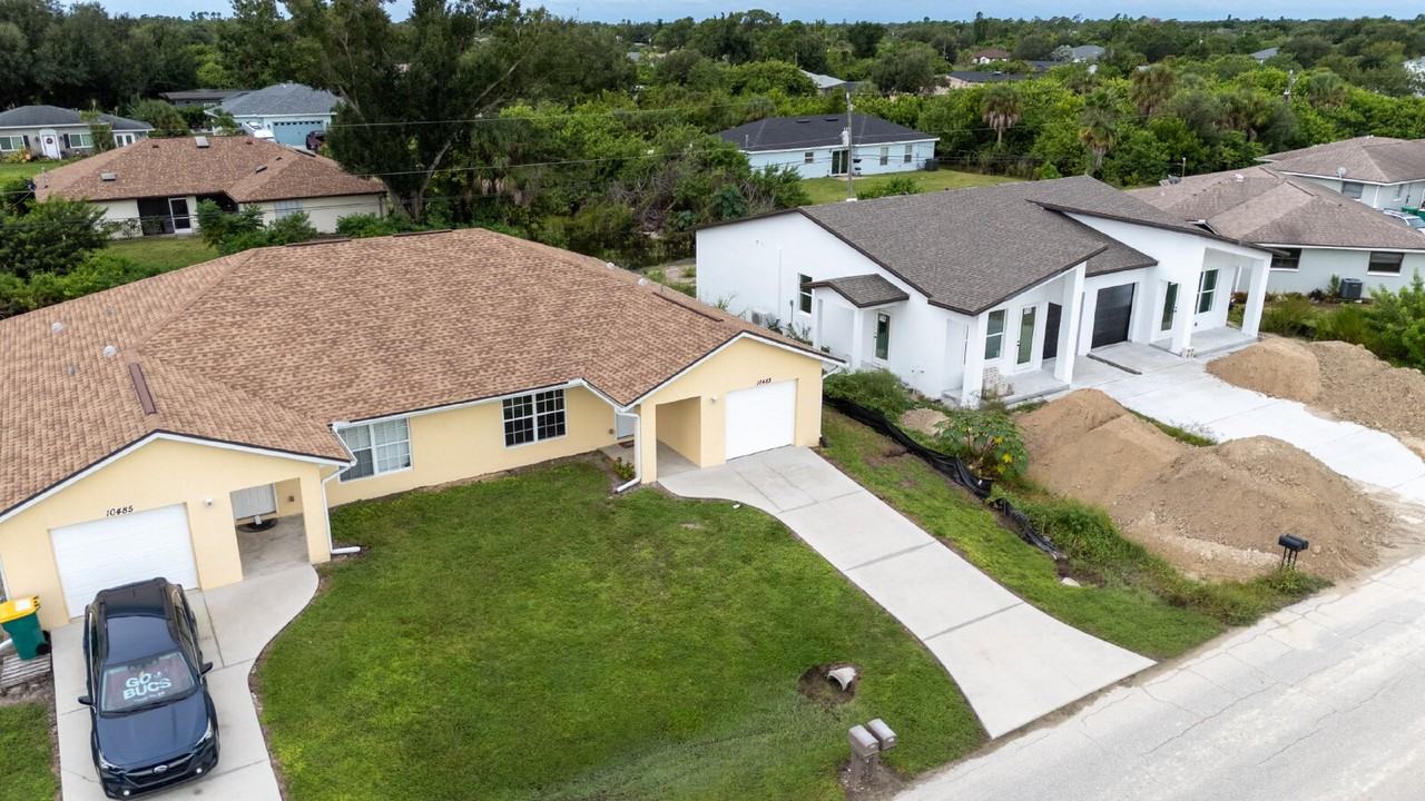 10483 Pendleton Ave - Photo 5 of 24
