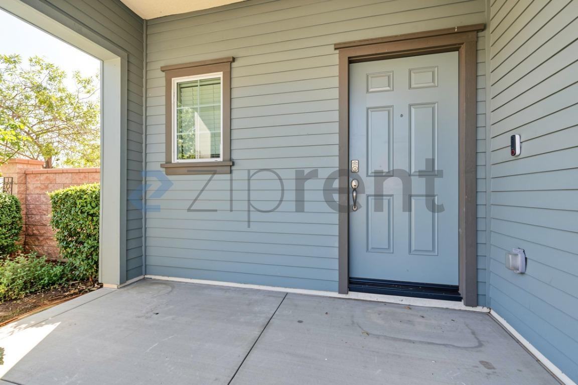 1033 Egret St - Photo 5 of 50